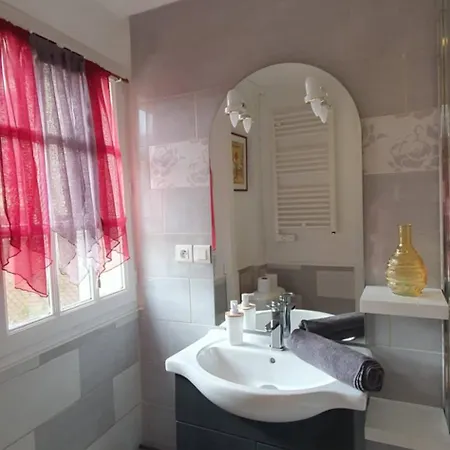 Un Petit Coin De France Parking Et Clim Apartment